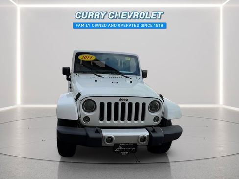 Used 2014 Jeep Wrangler Unlimited Sahara w/ Dual Top Group AWD/4WD image 4