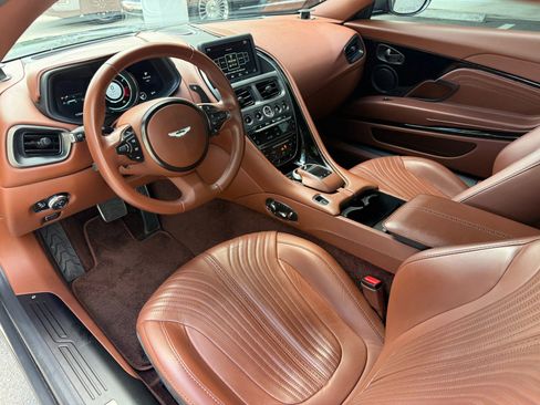 Used 2018 Aston Martin DB11 V12 RWD image 19