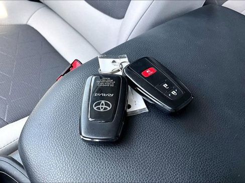 Used 2024 Toyota RAV4 XLE FWD image 35