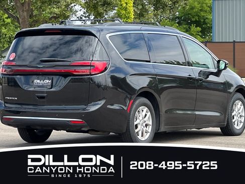 Used 2022 Chrysler Pacifica Touring-L FWD image 7