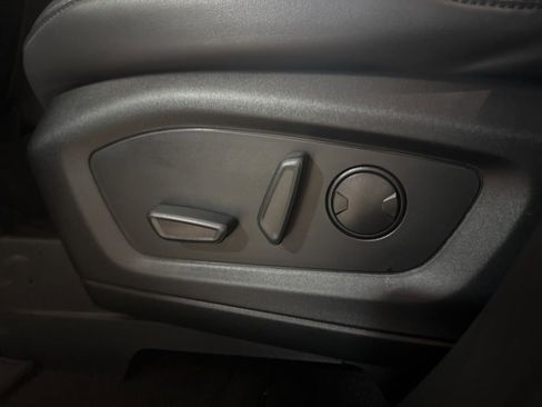 Certified 2022 Ford Explorer XLT w/ Equipment Group 202A image 21