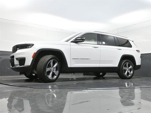 Used 2022 Jeep Grand Cherokee L Limited image 32