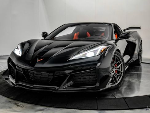 Used 2024 Chevrolet Corvette Z06 w/ Stealth Interior Trim Package RWD image 6