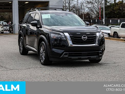 Used 2024 Nissan Pathfinder SV image 6
