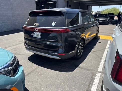Certified 2022 Kia Carnival EX FWD image 4