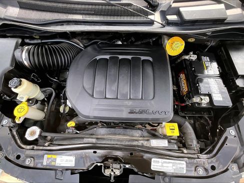 Used 2020 Dodge Grand Caravan SXT image 31