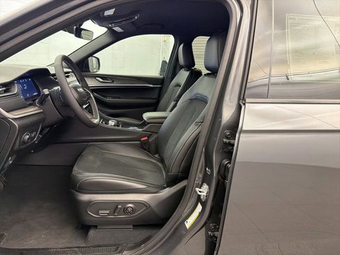 New 2026 Jeep Grand Cherokee Altitude image 15