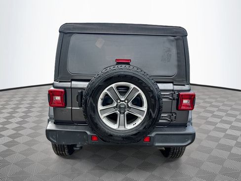 Used 2022 Jeep Wrangler Unlimited Sahara w/ Cold Weather Group AWD/4WD image 7