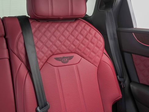 Used 2022 Bentley Bentayga V8 image 22