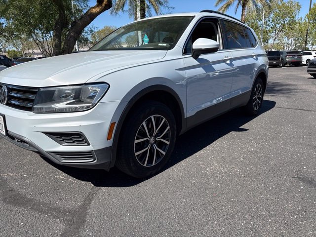 Used 2019 Volkswagen Tiguan SE w/ Panoramic Sunroof Package AWD/4WD image 2