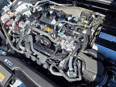 Certified 2025 Toyota Corolla Cross LE w/ Moonroof Package image 19