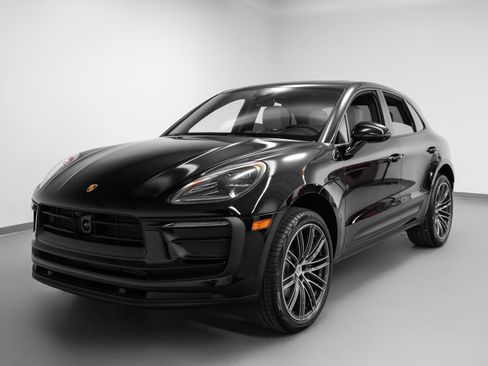 Used 2025 Porsche Macan image 6