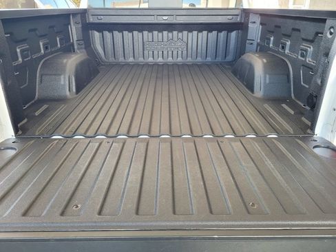 Used 2023 Chevrolet Silverado 1500 High Country w/ Technology Package AWD/4WD image 7