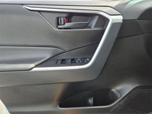 Certified 2022 Toyota RAV4 LE image 19