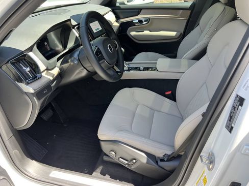 Used 2025 Volvo XC90 B6 Plus w/ Protection Package Premier AWD/4WD image 7