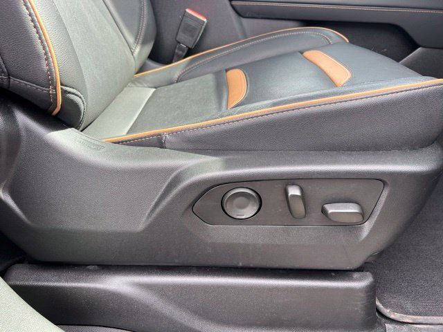 Used 2023 GMC Yukon AT4 w/ AT4 Premium Package AWD/4WD image 12