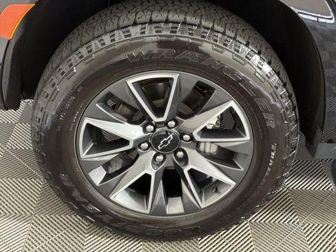 Used 2023 Chevrolet Suburban Z71 w/ Z71 Off-Road Package AWD/4WD image 12