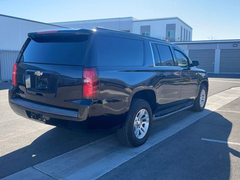 Used 2015 Chevrolet Suburban LT image 7