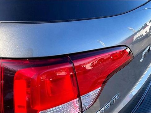 Used 2015 Kia Sorento LX image 28
