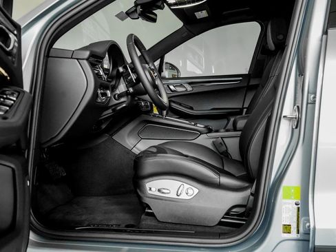 New 2026 Porsche Macan AWD/4WD image 5