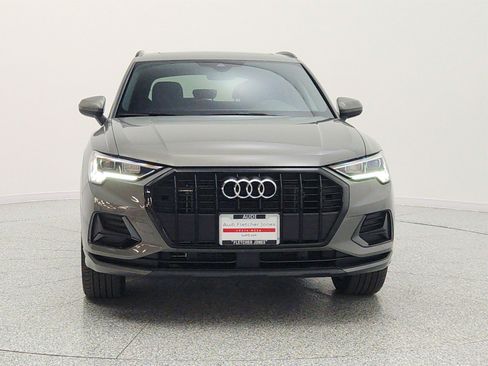 Used 2023 Audi Q3 2.0T Premium w/ Convenience Package AWD/4WD image 2