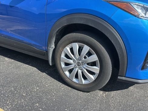 Used 2024 Nissan Kicks S FWD image 3