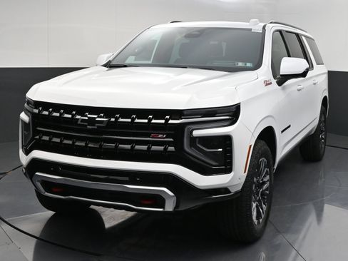 New 2026 Chevrolet Suburban Z71 w/ Z71 Off-Road Package AWD/4WD image 3