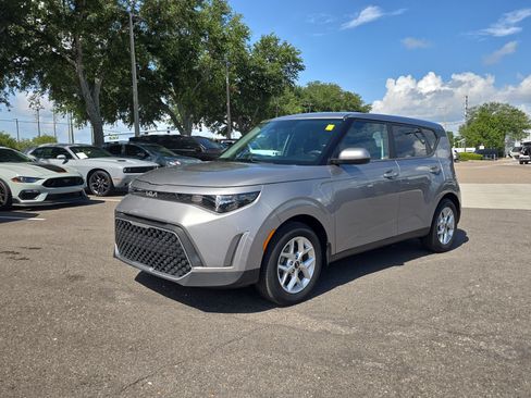 Certified 2023 Kia Soul LX w/ LX Technology Package FWD image 4