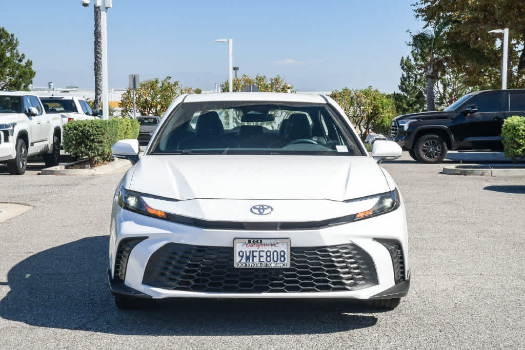 Used 2026 Toyota Camry SE AWD/4WD image 2