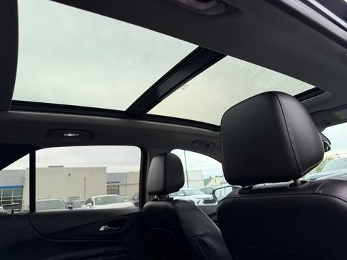Used 2023 Chevrolet Equinox Premier FWD image 9