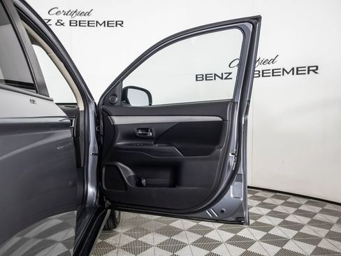Used 2018 Mitsubishi Outlander ES FWD image 22