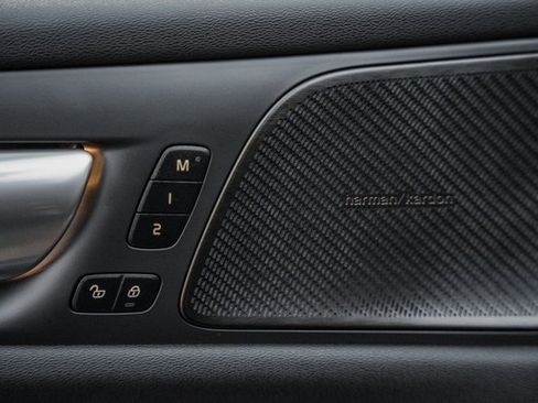 Used 2023 Volvo V60 B5 Cross Country Plus image 38