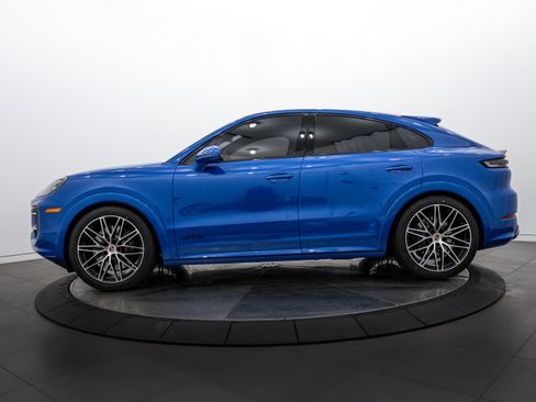 New 2026 Porsche Cayenne GTS image 2