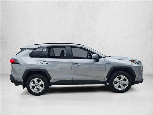 Used 2021 Toyota RAV4 XLE w/ Convenience Package AWD/4WD image 4
