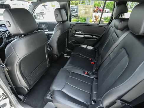 Used 2025 Mercedes-Benz GLB 250 image 36