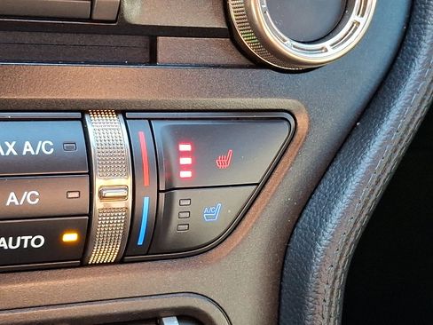 Used 2022 Ford Mustang Shelby GT500 w/ Technology Package image 21