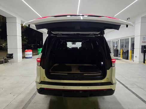 Used 2023 Lincoln Navigator L Reserve AWD/4WD image 47