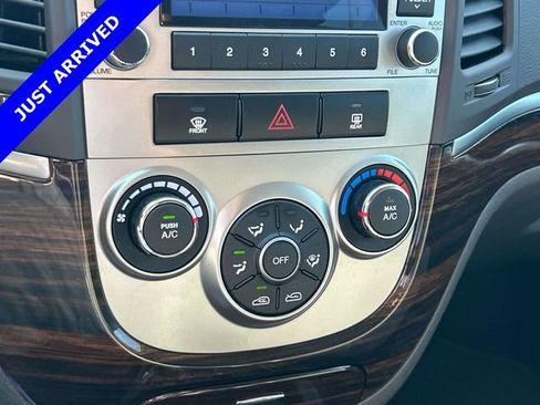 Used 2011 Hyundai Santa Fe SE FWD image 30