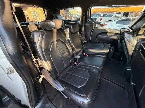 Used 2019 Chrysler Pacifica Touring-L Plus w/ Advanced Safetytec Group FWD image 28