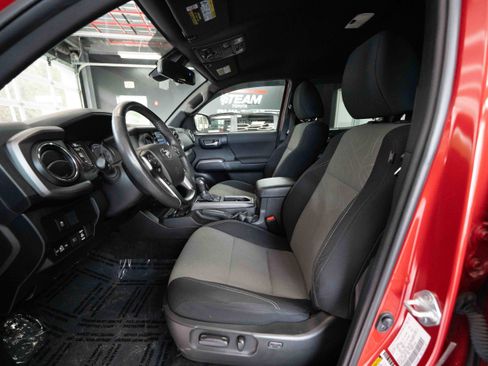 Used 2021 Toyota Tacoma TRD Off-Road image 9