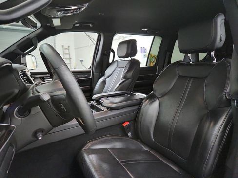 Used 2023 Jeep Wagoneer 4WD image 14