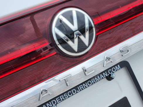 Used 2024 Volkswagen Atlas SE w/ Black Wheel Package FWD image 13