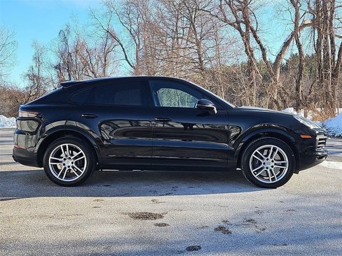 Certified 2023 Porsche Cayenne Platinum Edition image 8