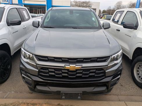 Used 2021 Chevrolet Colorado LT image 2