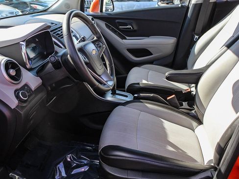Used 2015 Chevrolet Trax LT w/ LT Sun and Sound Package image 19