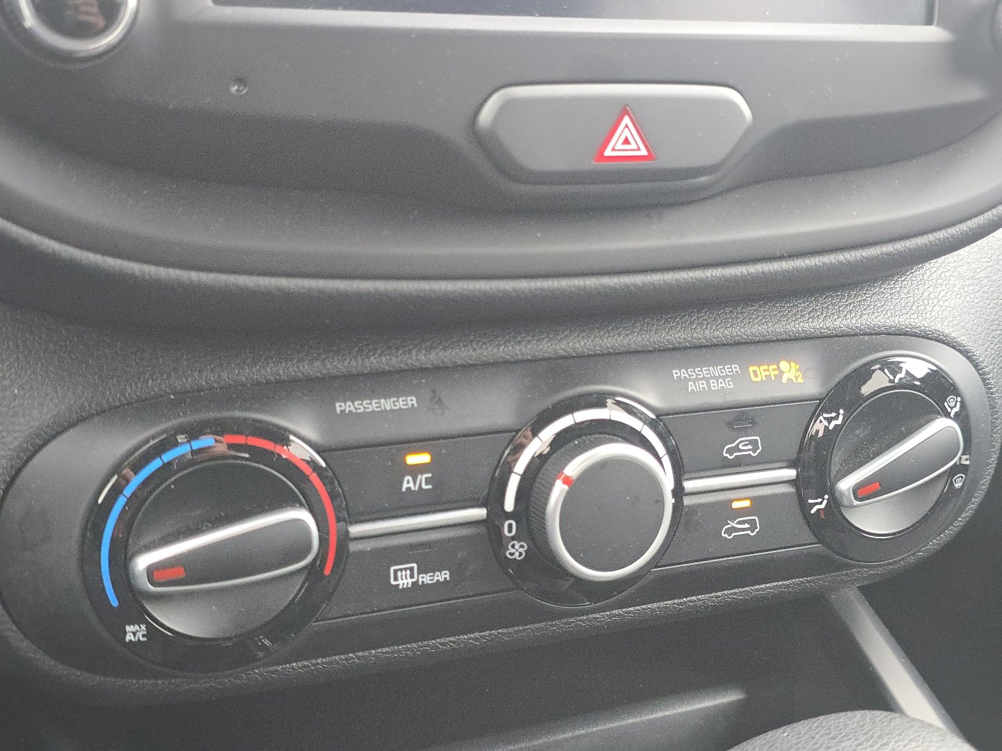 Used 2025 Kia Soul LX w/ LX Technology Package FWD image 29