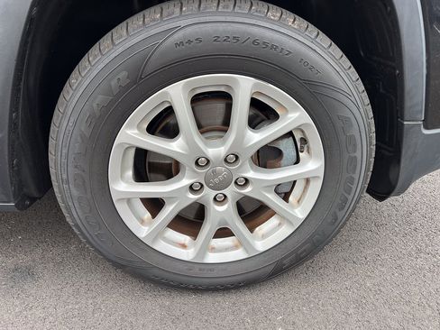 Used 2014 Jeep Cherokee Latitude image 8