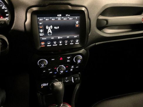 Used 2022 Jeep Renegade Trailhawk image 5