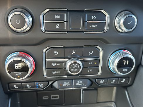 Certified 2024 GMC Yukon XL SLT RWD image 34