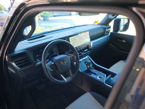 Used 2025 Lexus GX 550 AWD/4WD image 9